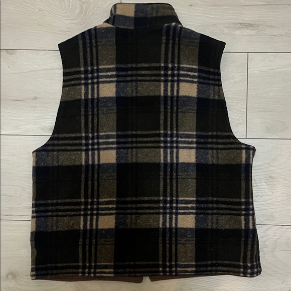 Women’s Reversible Plaid Fleece Zip Vest - Picture 3 of 3